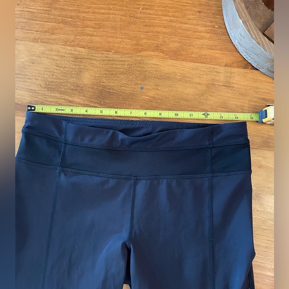 Lululemon crop mesh on bottom legging 8 - Picture 4 of 9